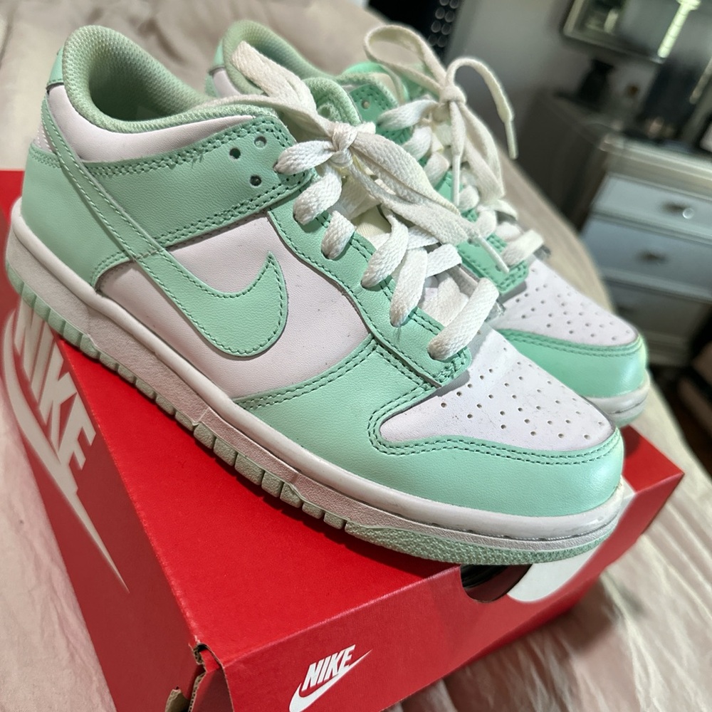 Nike Kids Sneakers in Mint Green and White